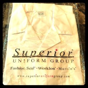 White short sleeve lab coat